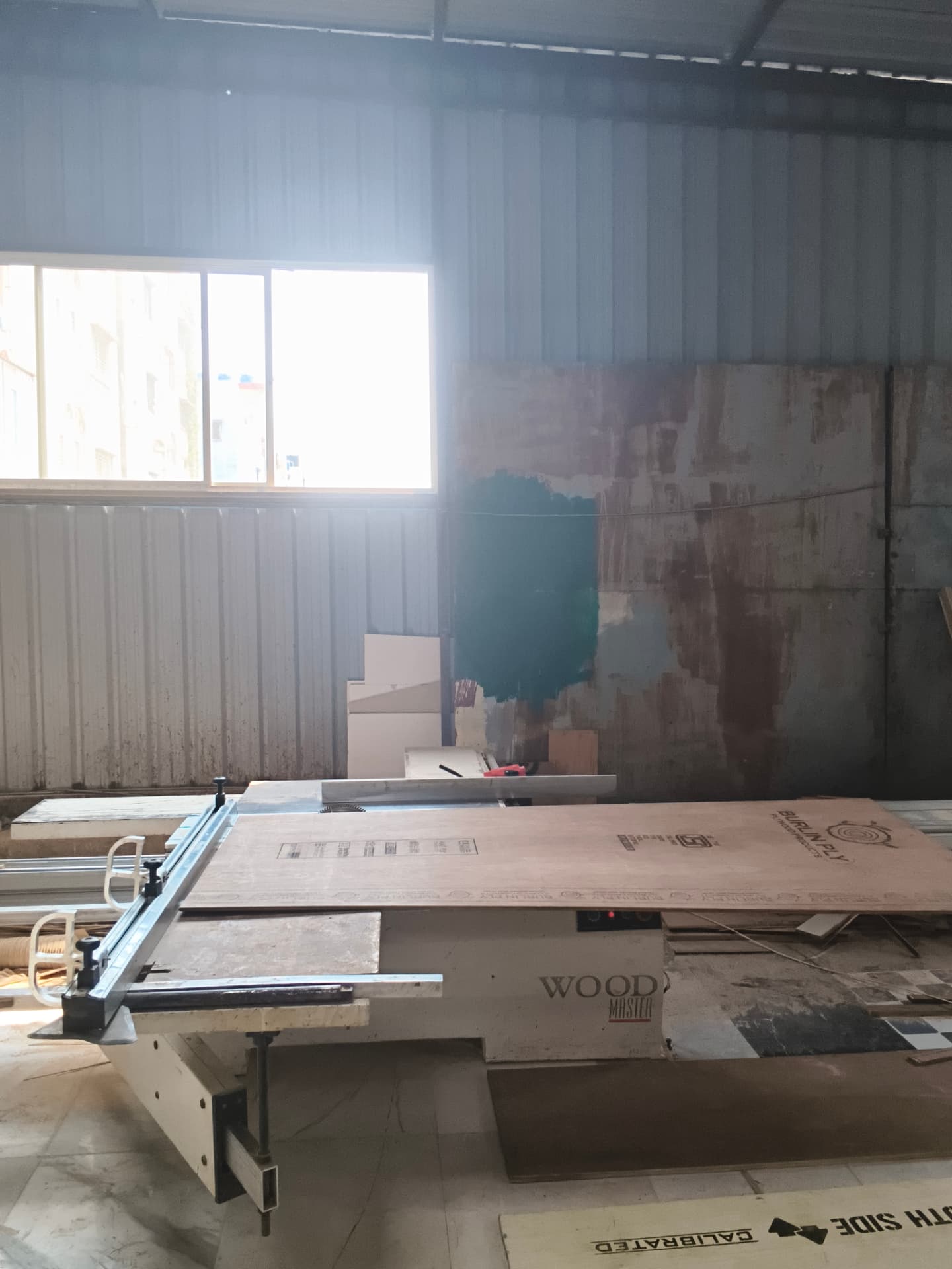 Panel saw processing a board at the manufacturing unit